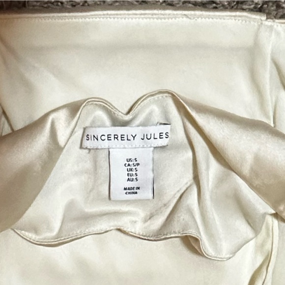 Beautiful satin halter crop top - Picture 3 of 7